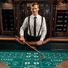 sdy vip Pretty Gaming mobile interface showing dealer, chat, and betting controls